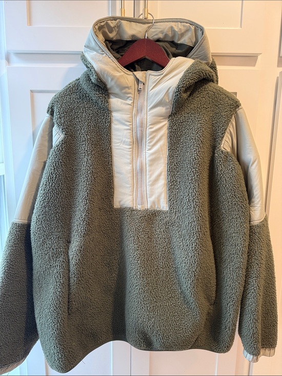 Free People Jackets & Blazers - Free People Women’s hooded Olive Green Sherpa Pullover Jacket